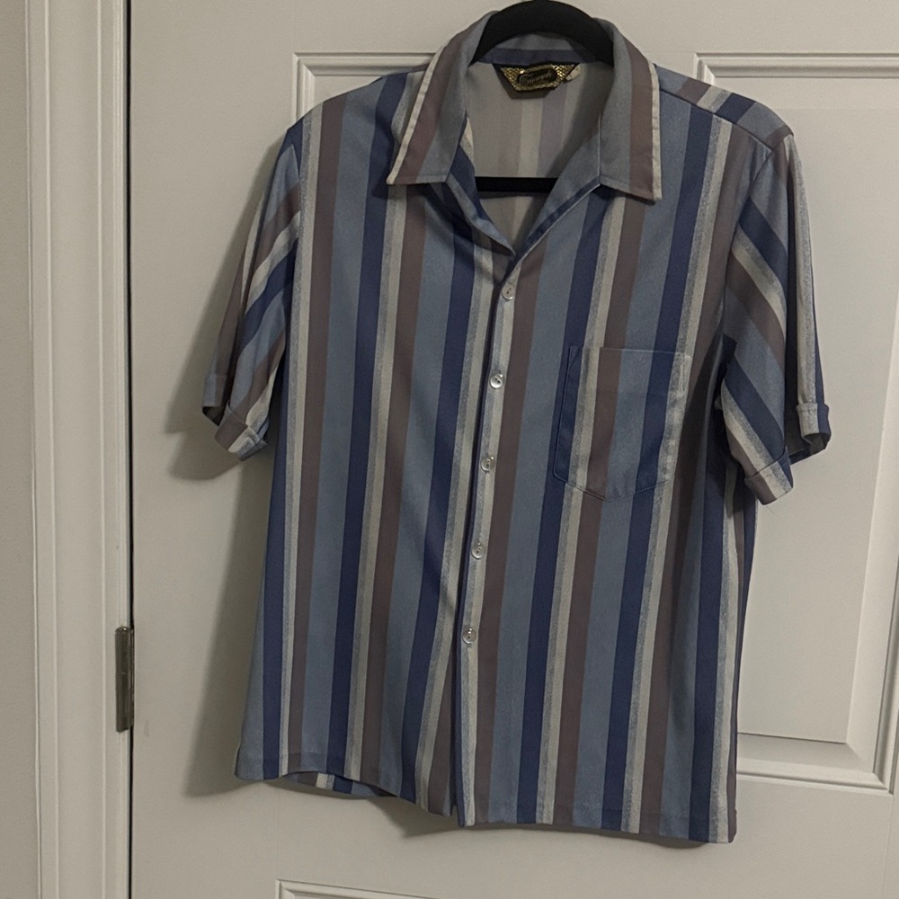 Triumph Vertical Stripe Short-Sleeve Button-Down - Blue & Gray